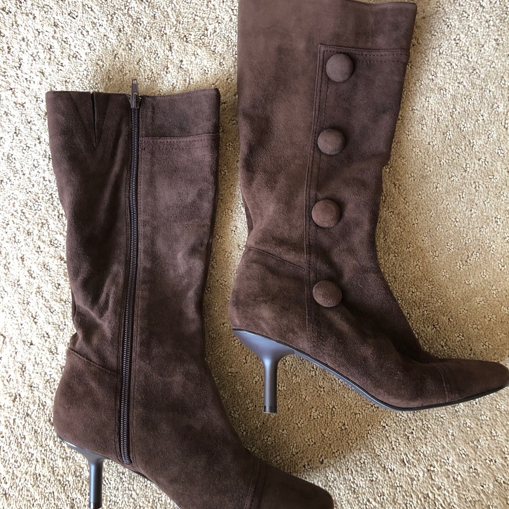 CHINESE LAUNDRY FAUX SUEDE BOOTS WITH BUTTON DETAIL, SIZE 8-1/2, like new